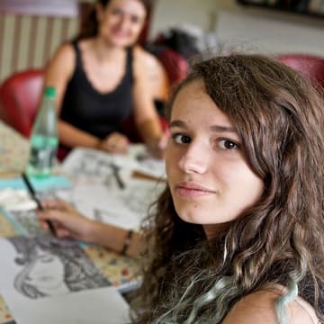 Arts et créativité  jeune fille Ulysséo La colonie de vacances pour les ados