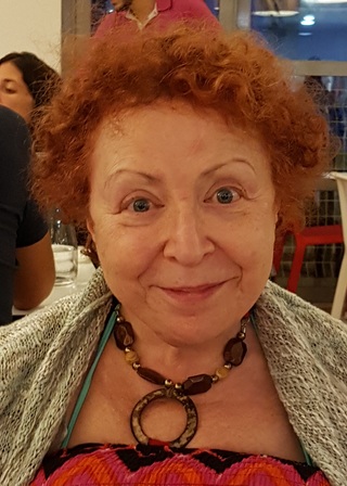 Annie Savigny, Colonie de vacances Ulysséo, Langues