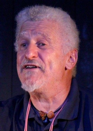 Sam Cannarozzi, Colonie de vacances Ulysséo, Langues