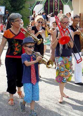 La Fanfare suit son cours, Colonie de vacances Ulysséo, Musique-créativité