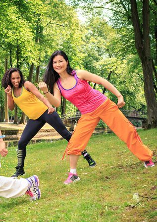 Cours Zumba Fitness ~ K.H., Colonie de vacances Ulysséo, Danse collective en ligne